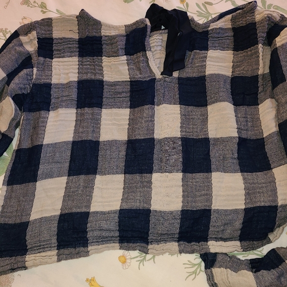 Cloth and stone - Picture 2 of 3